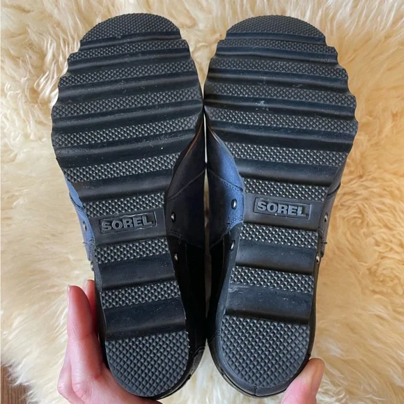 Like new Sorel Lea Wedge navy and black attic blue Chelsea boot hidden wedge - Picture 4 of 6